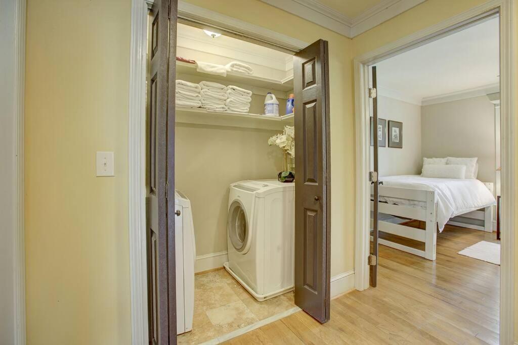 Sleeps16, Spacious Home, Close To Downtown, Beltline, And Walk To Restaurants, 75" Tv, 2 Person Jacuzzi, Ping Pong Атланта Экстерьер фото